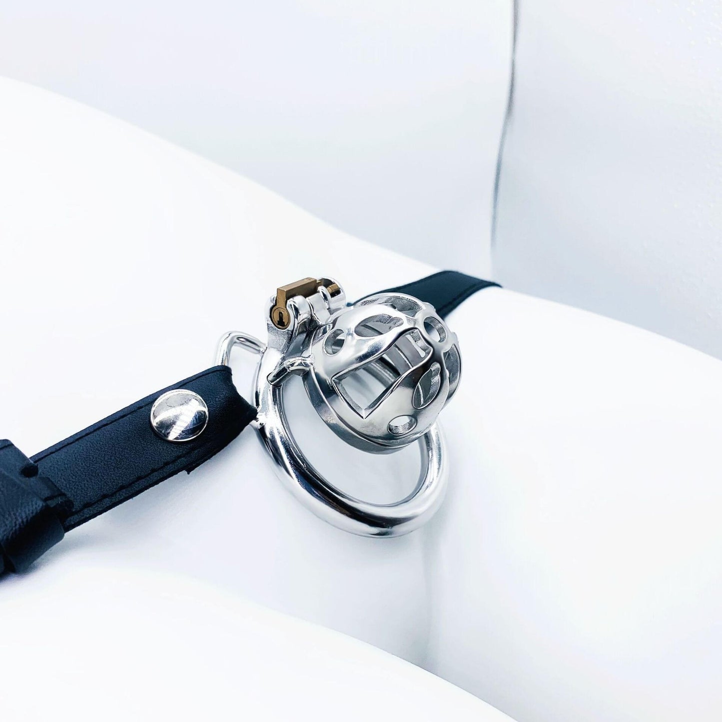 Petite cage de chasteté en acier avec ceinture