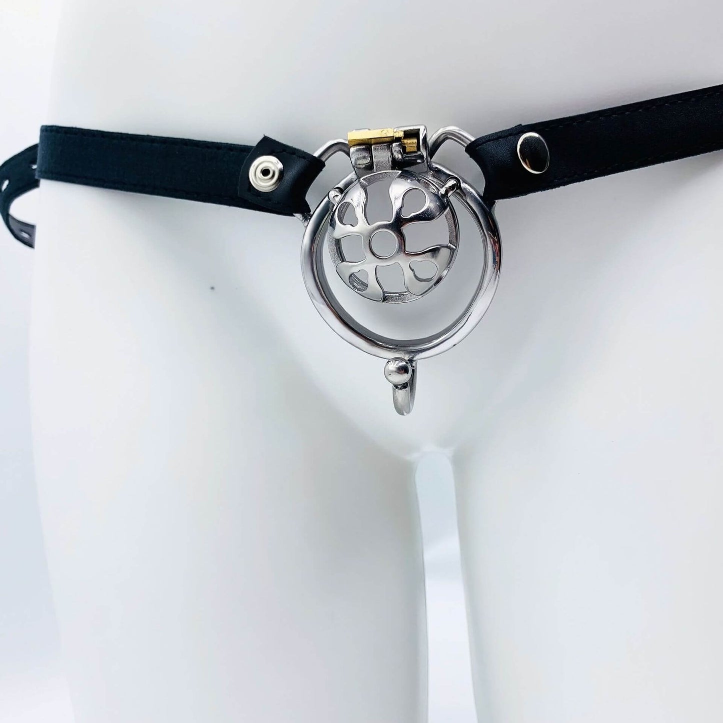 Petite cage de chasteté en acier avec ceinture