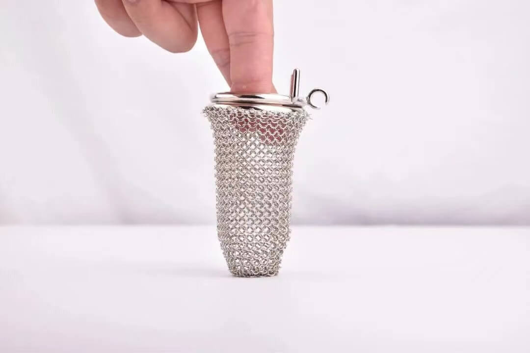 Keuschheitskäfig aus Mesh im Armor Design