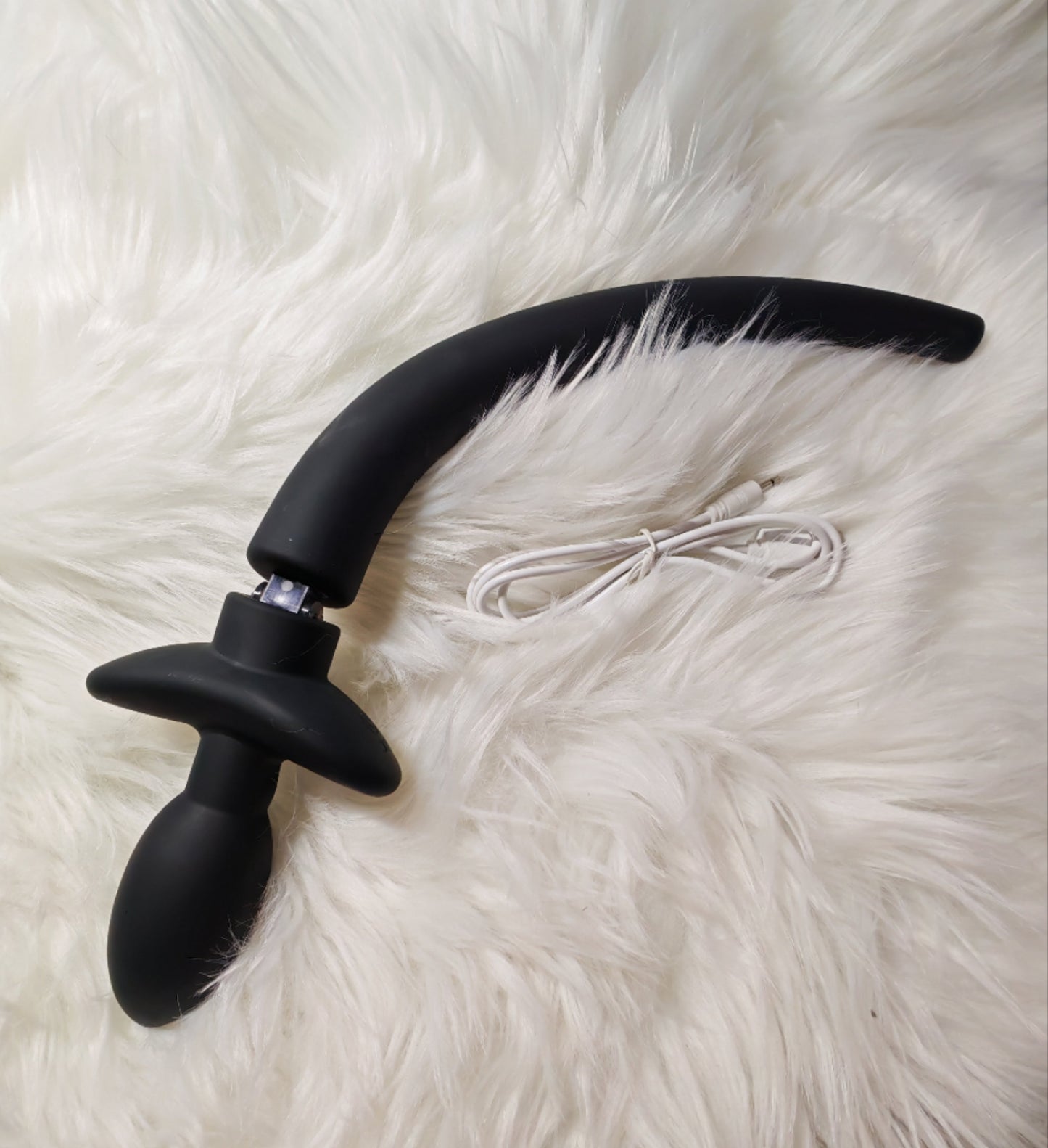 QIUI Shake Tail Shock Butt Plug Remotely